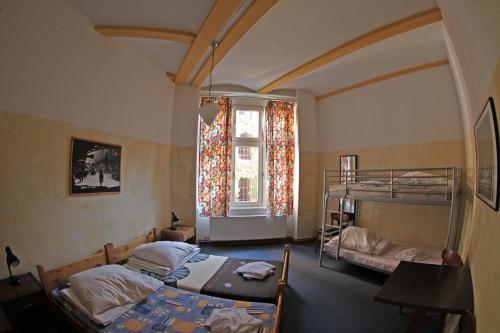 Albergue Fabrik - *